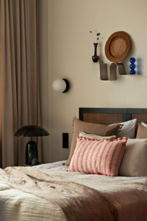 Nafenna 2-Bedroom Apartment in OLD TOWN